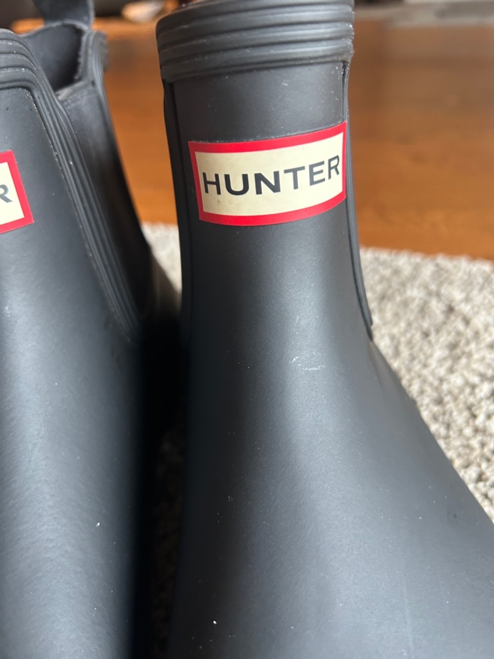 Hunter Black Chelsea Short Rain Boots with Red Logo - Picture 6 of 6